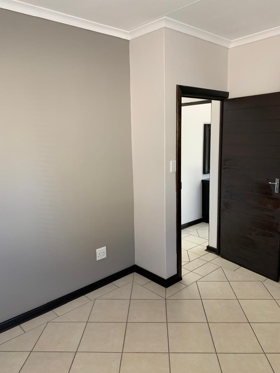 2 Bedroom Property for Sale in Langenhovenpark Free State